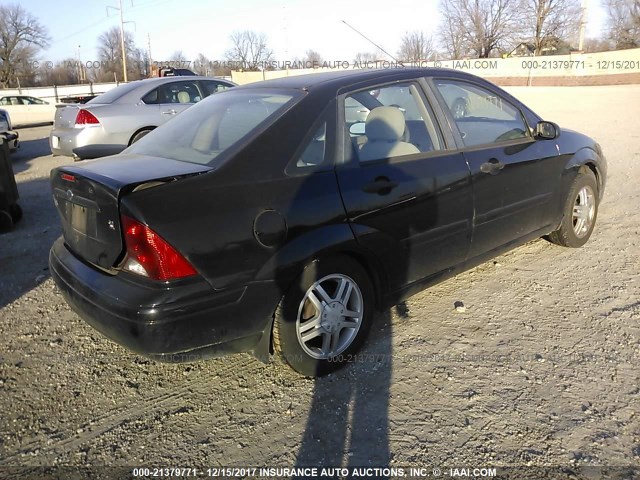 1FAFP34P13W326816 - 2003 FORD FOCUS SE/SE COMFORT/SE SPORT BLACK photo 4