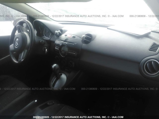 JM1DE1LY9C0139767 - 2012 MAZDA MAZDA2 WHITE photo 5