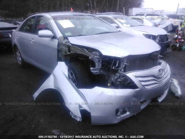 4T4BF3EK4AR057767 - 2010 TOYOTA CAMRY SE/LE/XLE ვერცხლისფერი ფოტო 1