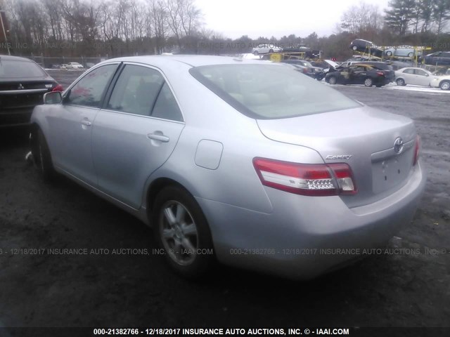 4T4BF3EK4AR057767 - 2010 TOYOTA CAMRY SE/LE/XLE ვერცხლისფერი ფოტო 3
