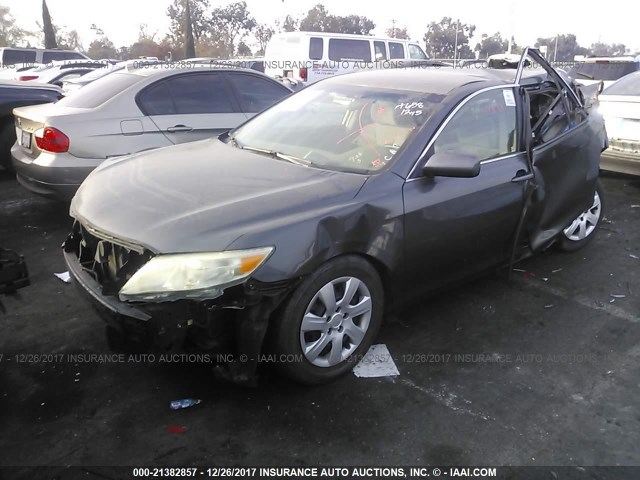 4T1BF3EK4BU182960 - 2011 TOYOTA CAMRY SE/LE/XLE 灰色 照片 2