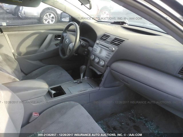 4T1BF3EK4BU182960 - 2011 TOYOTA CAMRY SE/LE/XLE GRAY photo 5