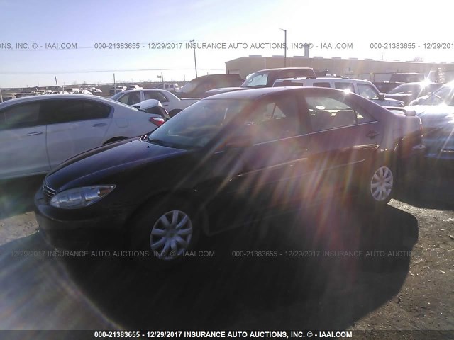 4T1BE32K75U018632 - 2005 TOYOTA CAMRY LE/XLE/SE RED photo 2