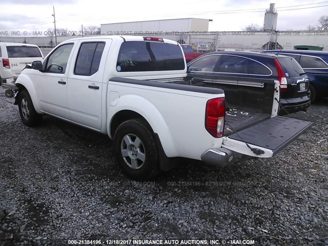 1N6AD07W35C462882 - 2005 NISSAN FRONTIER CREW CAB LE/SE/OFF ROAD WHITE photo 3