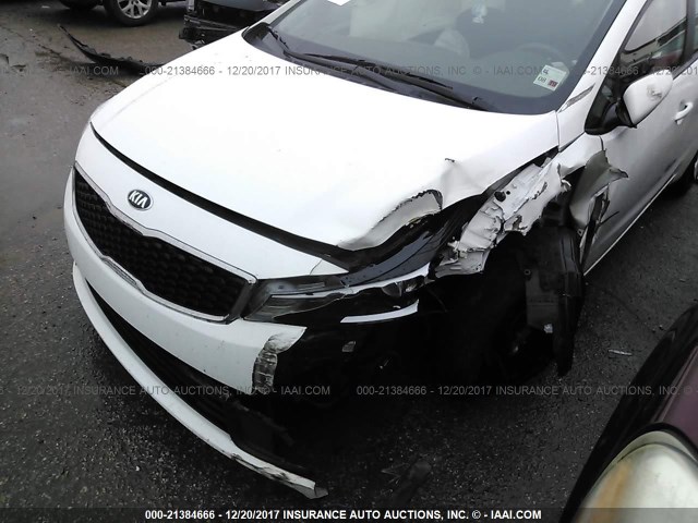 3KPFK4A75HE074394 - 2017 KIA FORTE LX WHITE photo 6