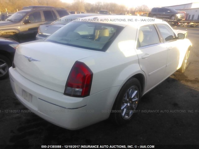 2C3KA53G57H649217 - 2007 CHRYSLER 300 TOURING WHITE photo 4