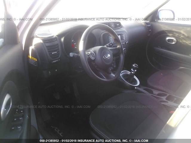 KNDJN2A25G7865341 - 2016 KIA SOUL SILVER photo 5