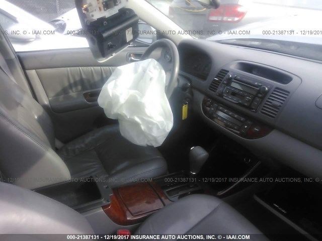 4T1BF30K84U581364 - 2004 TOYOTA CAMRY LE/XLE/SE SILVER photo 5