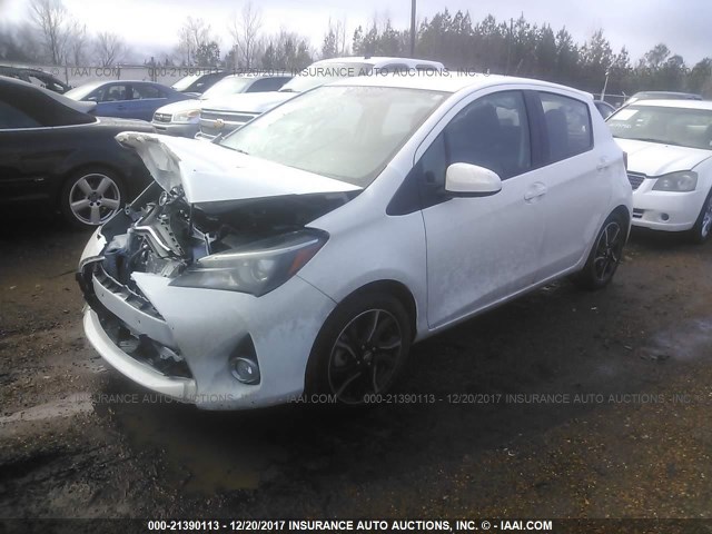 VNKKTUD30GA069200 - 2016 TOYOTA YARIS L/LE/SE WHITE photo 2