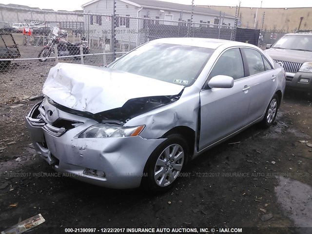 4T1BE46KX7U535149 - 2007 TOYOTA CAMRY NEW GENERAT CE/LE/XLE/SE SILVER photo 2