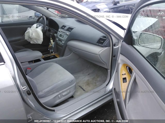 4T1BE46KX7U535149 - 2007 TOYOTA CAMRY NEW GENERAT CE/LE/XLE/SE SILVER photo 5