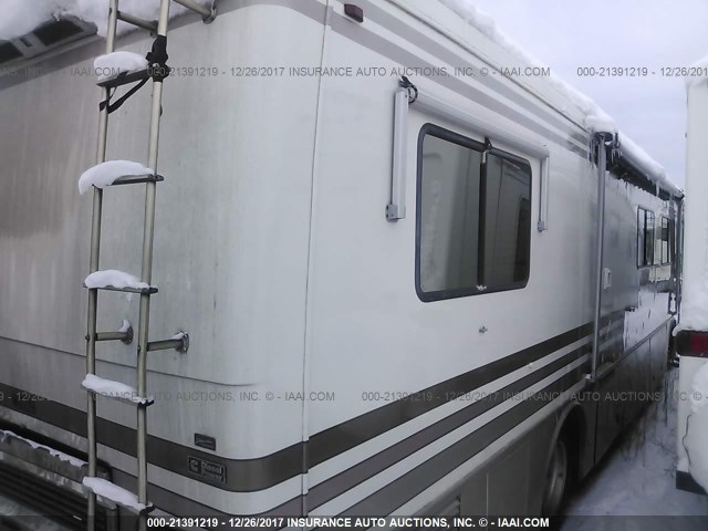 1RF120611S2011796 - 1995 ROADMASTER RAIL DYANASTER თეთრი ფოტო 4