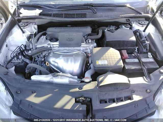 4T1BF1FK1GU218744 - 2016 TOYOTA CAMRY LE/XLE/SE/XSE Weiß Foto 10