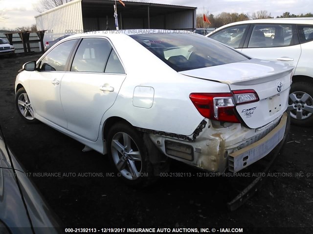 4T1BF1FK6EU425353 - 2014 TOYOTA CAMRY L/SE/LE/XLE WHITE photo 3