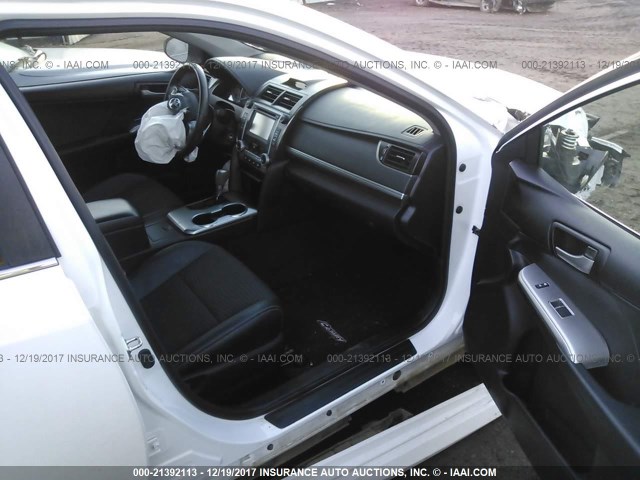 4T1BF1FK6EU425353 - 2014 TOYOTA CAMRY L/SE/LE/XLE 白色 照片 5
