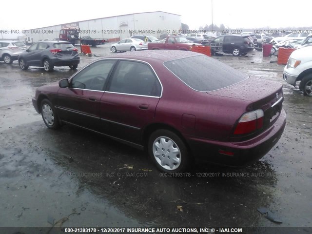 1HGCD5636TA268437 - 1996 HONDA ACCORD LX/EX MAROON photo 3