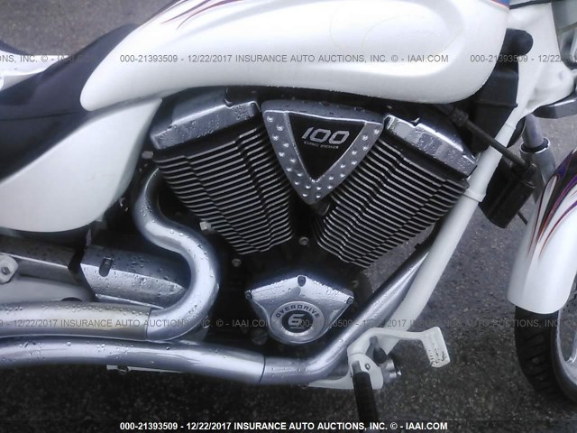 5VPXB26D373006335 - 2007 VICTORY MOTORCYCLES VEGAS JACKPOT أبيض صورة 8
