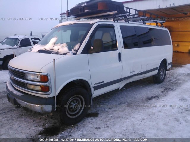 1GAHG39R8X1048358 - 1999 CHEVROLET EXPRESS G3500  WHITE photo 2