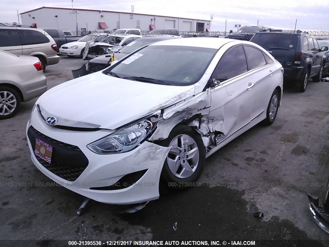 KMHEC4A42BA003853 - 2011 HYUNDAI SONATA HYBRID WHITE photo 2