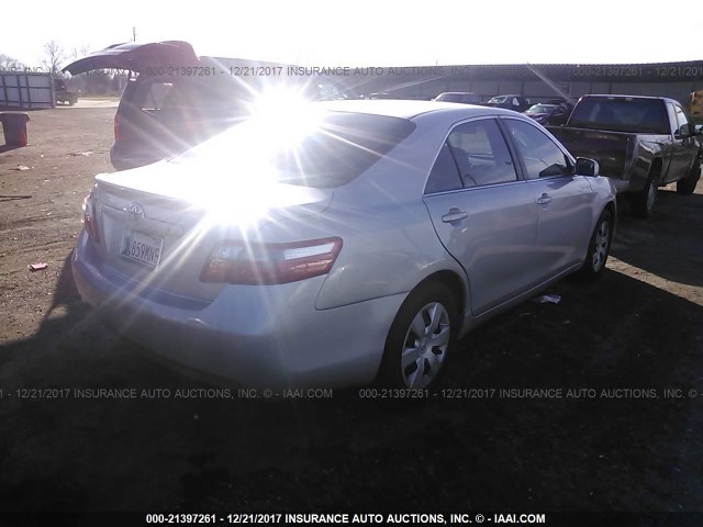 4T1BE46K09U851615 - 2009 TOYOTA CAMRY SE/LE/XLE SILVER photo 4