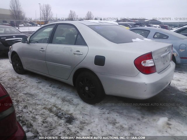4T1BE32KX4U932596 - 2004 TOYOTA CAMRY LE/XLE/SE SILVER photo 3