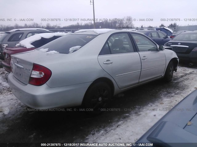 4T1BE32KX4U932596 - 2004 TOYOTA CAMRY LE/XLE/SE SILVER photo 4