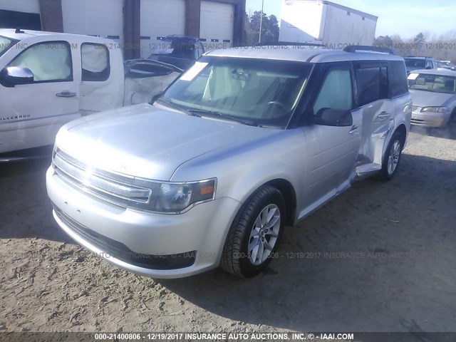 2FMGK5B82DBD03659 - 2013 FORD FLEX SE SILVER photo 2