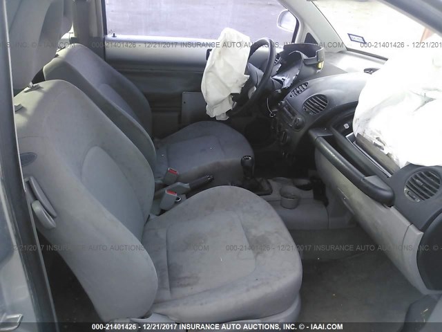 3VWBA21CXYM430828 - 2000 VOLKSWAGEN NEW BEETLE GL 银色 照片 5