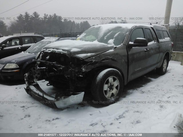 5TFUM5F12DX040564 - 2013 TOYOTA TUNDRA DOUBLE CAB SR5 GRAY photo 2