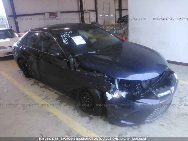 4T1BF1FK4GU518214 - 2016 TOYOTA CAMRY LE/XLE/SE/XSE Light Blue photo 1