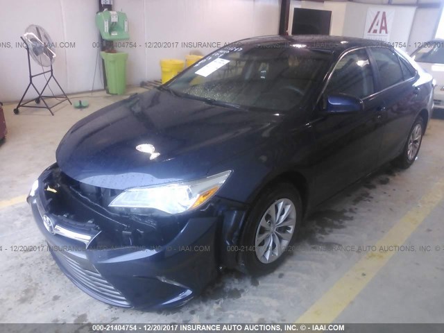 4T1BF1FK4GU518214 - 2016 TOYOTA CAMRY LE/XLE/SE/XSE Light Blue photo 2