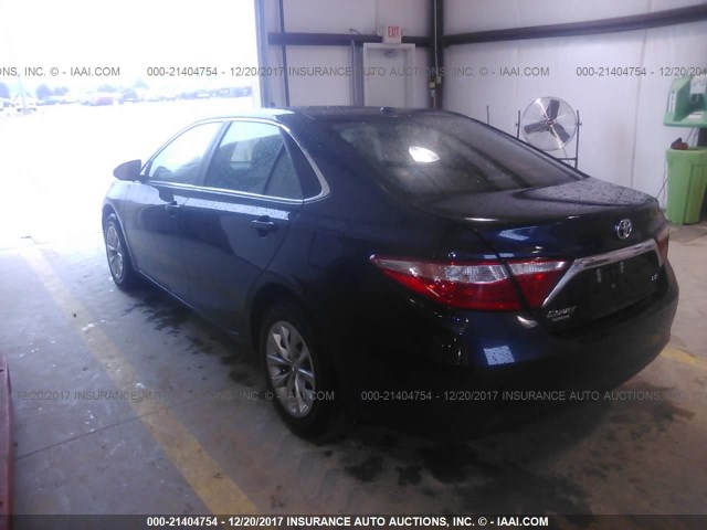 4T1BF1FK4GU518214 - 2016 TOYOTA CAMRY LE/XLE/SE/XSE Light Blue photo 3