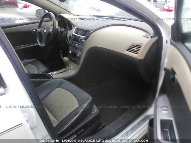 1G1ZE5EB5AF238191 - 2010 CHEVROLET MALIBU LTZ 奶油色 照片 5