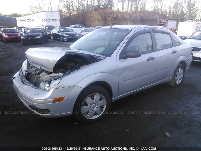 1FAFP34N67W255911 - 2007 FORD FOCUS ZX4/S/SE/SES SILVER photo 2