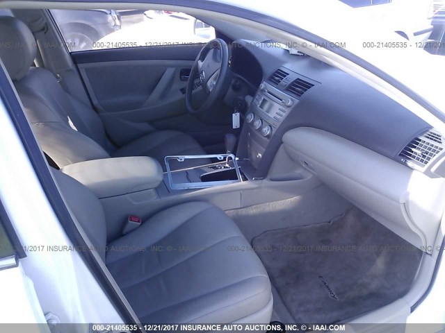 4T1BK3EK8AU603413 - 2010 TOYOTA CAMRY SE/LE/XLE WHITE photo 5