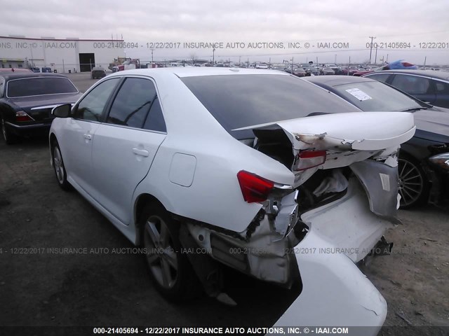 4T1BF1FKXCU113954 - 2012 TOYOTA CAMRY SE/LE/XLE WHITE photo 3