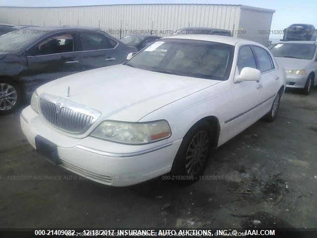 1LNHM81W73Y655699 - 2003 LINCOLN TOWN CAR EXECUTIVE Unknown photo 2
