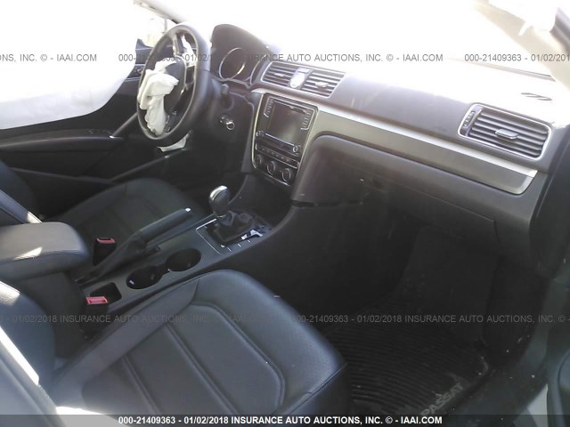 1VWDT7A39HC012343 - 2017 VOLKSWAGEN PASSAT R-LINE Ağ foto 5