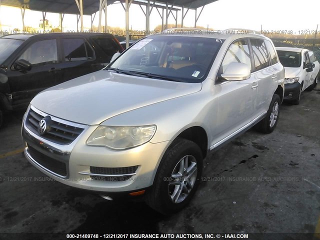 WVGBE77L38D037479 - 2008 VOLKSWAGEN TOUAREG 2 V6 SILVER photo 2