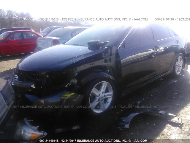 4T1BF1FK0DU704862 - 2013 TOYOTA CAMRY L/SE/LE/XLE შავი ფოტო 2