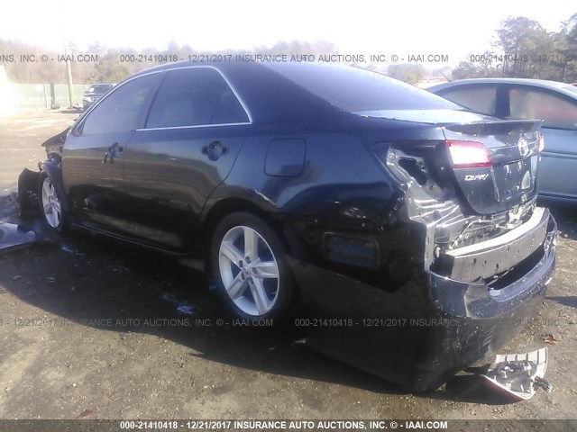 4T1BF1FK0DU704862 - 2013 TOYOTA CAMRY L/SE/LE/XLE შავი ფოტო 3