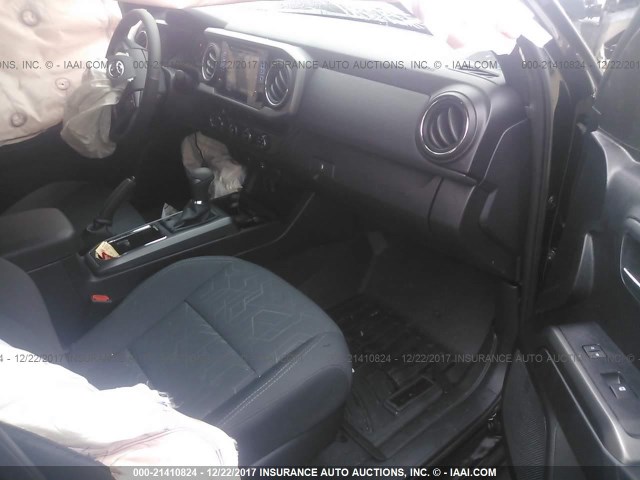 5TFCZ5AN5HX101905 - 2017 TOYOTA TACOMA DBL CAB/SR/TRDSPT/OR/PRO შავი ფოტო 5