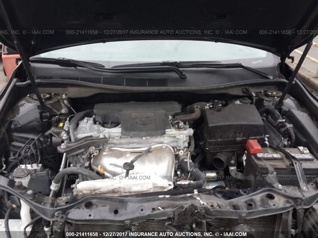 4T4BF1FK2GR534272 - 2016 TOYOTA CAMRY LE/XLE/SE/XSE შავი ფოტო 10