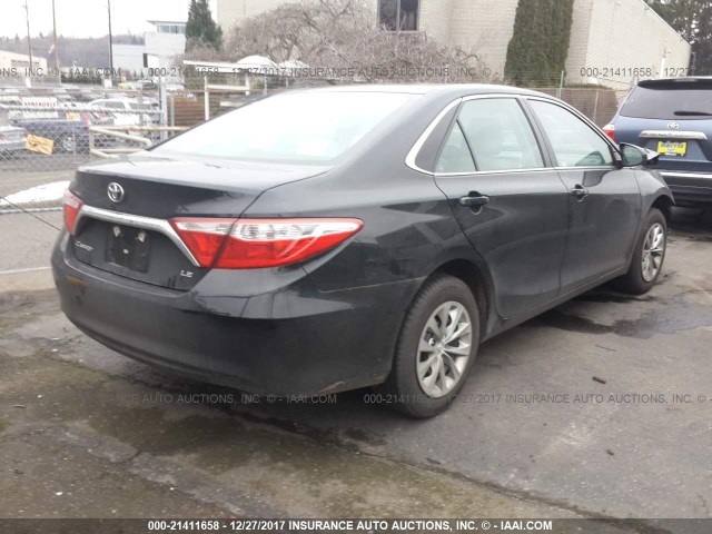 4T4BF1FK2GR534272 - 2016 TOYOTA CAMRY LE/XLE/SE/XSE შავი ფოტო 4