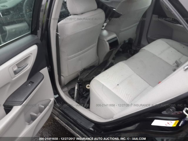 4T4BF1FK2GR534272 - 2016 TOYOTA CAMRY LE/XLE/SE/XSE შავი ფოტო 8