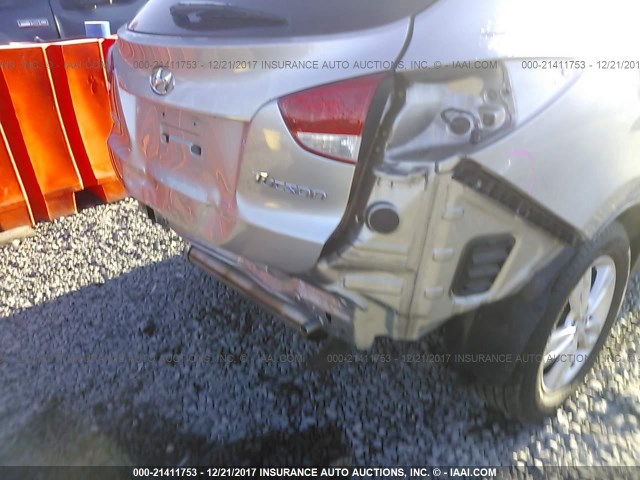 KM8JU3AC8CU516943 - 2012 HYUNDAI TUCSON GLS/LIMITED GRAY photo 6