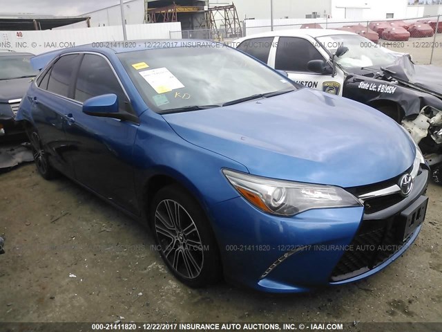4T1BF1FK2GU559327 - 2016 TOYOTA CAMRY LE/XLE/SE/XSE BLUE photo 1