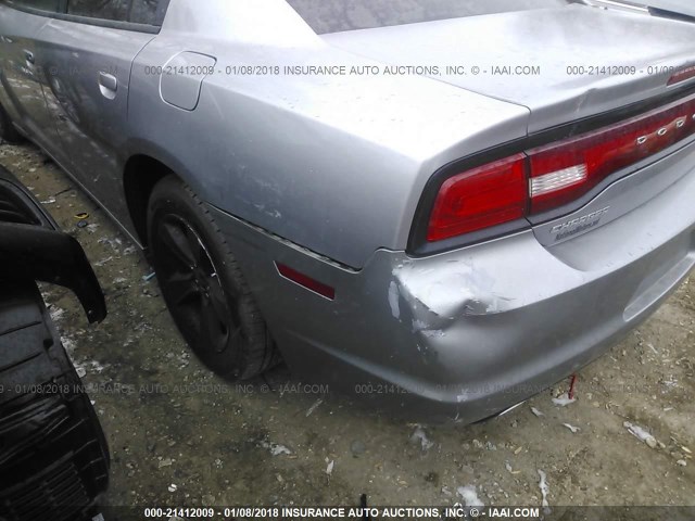 2C3CDXBG0DH664017 - 2013 DODGE CHARGER SE GRAY photo 6