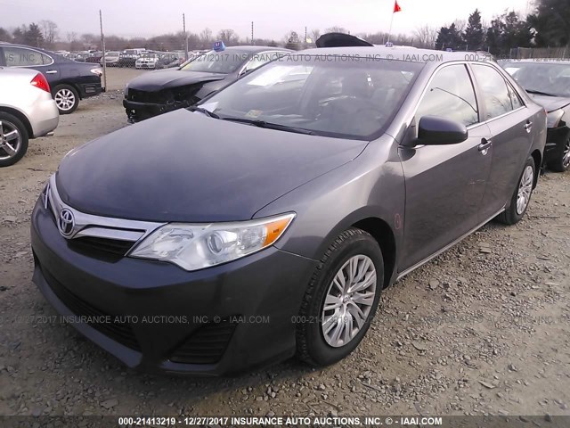 4T1BF1FK7CU071405 - 2012 TOYOTA CAMRY SE/LE/XLE GRAY photo 2