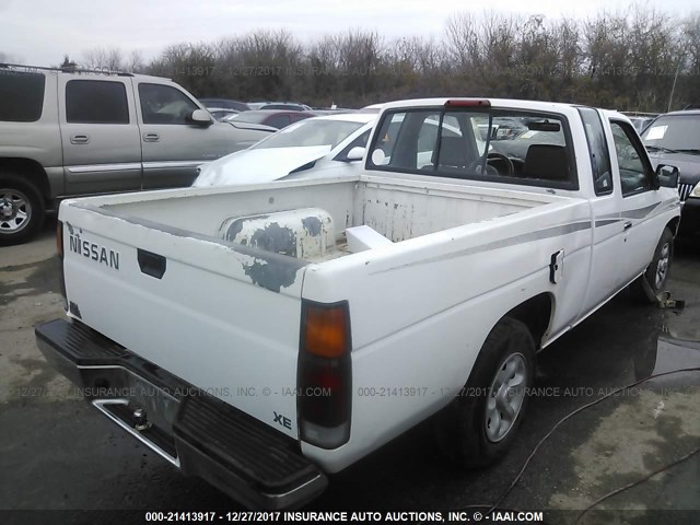 1N6SD16S3VC386878 - 1997 NISSAN TRUCK KING CAB SE/KING CAB XE WHITE photo 4